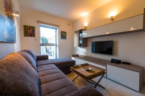 SH5A - Qawra 2 Bedroom Apartment in Prime Location, St Paul's Bay