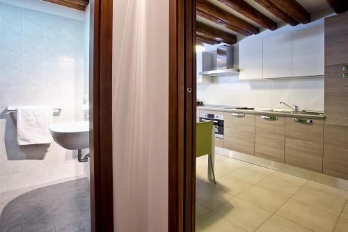 Good Wine Apartments - image 6