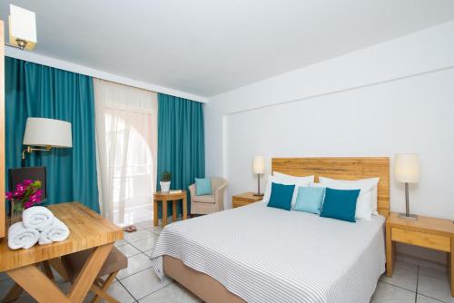 Bitzaro Palace Bitzaro Palace is conveniently located in the popular Kalamaki area. The property offers a wide range of amenities and perks to ensure you have a great time. Service-minded staff will welcome and guid