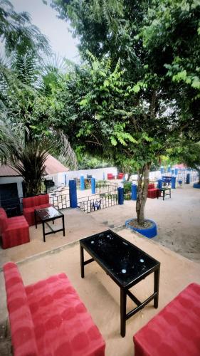 Dārzs, Chez BZ in Kindia