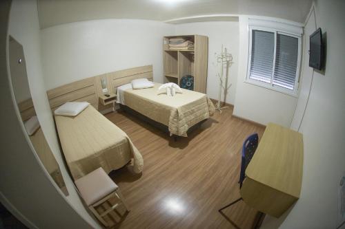 2 twin beds