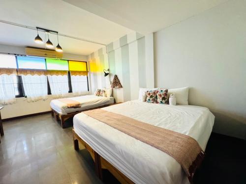 Retro At Phra Sing Guest House