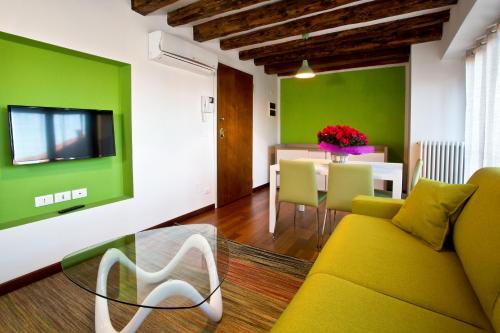 Good Wine Apartments - main image