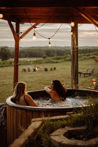 Kümblustünn, GlinCa Blisko Natury - domek z jacuzzi in Goscicino