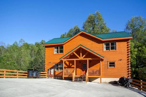 2Cabins Sleeps 26 12BR Pool HotTub Theater Games in Sevierville, USA