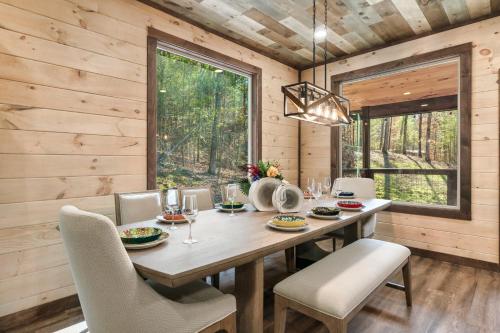 Cascading Pines Hot Tub Private Pool Game Room in Sevierville, USA