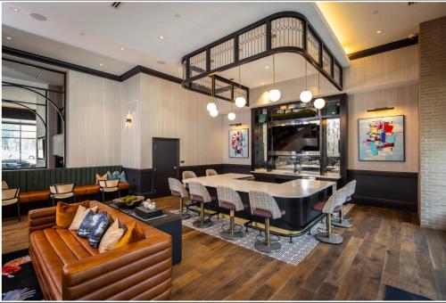 Spacious 10BR 10BA combined Apartments Near Downtown Cincinnati