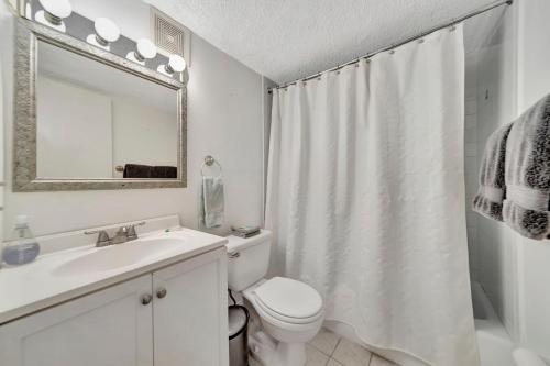 Coconut Bay Resort - a block to the beach! in Fort Lauderdale, USA