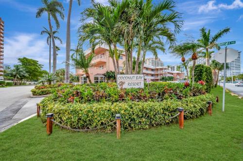 Coconut Bay Resort - a block to the beach! in Fort Lauderdale, USA