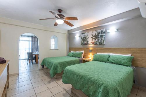 Torreblanca Beach Hotel and Suites Guayabitos - Desayuno y Comida Incluido in ริงกอง เด กัวยาบิโตส