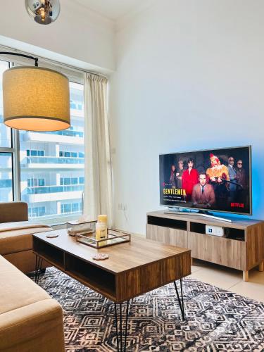 Modern 1BR Unit with Canal View Near Burj Khalifa, Дубай (фото 8)