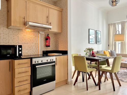 Modern 1BR Unit with Canal View Near Burj Khalifa, Дубай (фото 9)