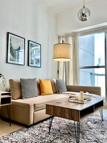 Modern 1BR Unit with Canal View Near Burj Khalifa, Дубай (фото 6)