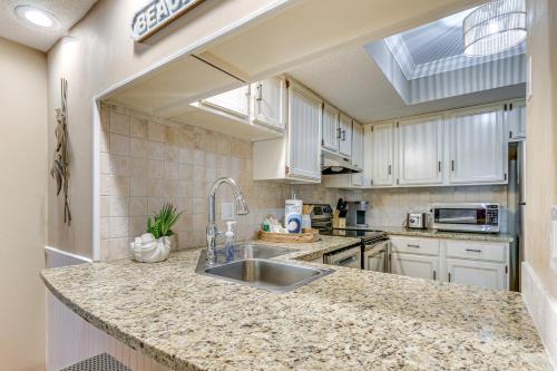 Resort Perks Beach Access Condo in Hilton Head detail