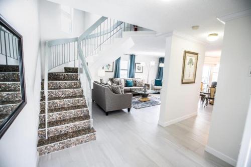 Enjoy Sunsets at Fully Equipped Condo at the Beach - image 2