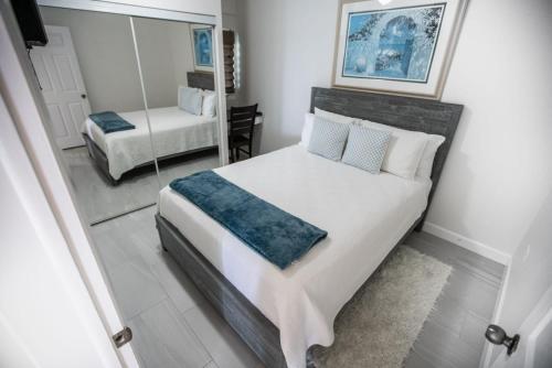 Enjoy Sunsets at Fully Equipped Condo at the Beach - image 4
