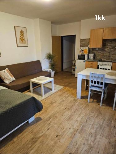 Ubytování v soukromí (Ubytovani v soukromi) in คุคส์