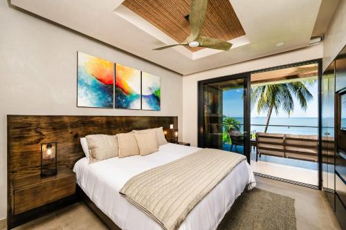 Beachfront Pool 5 BD Villa in 波特雷羅