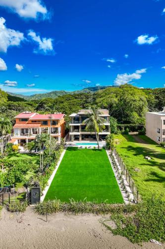 Beachfront Pool 5 BD Villa in 波特雷羅