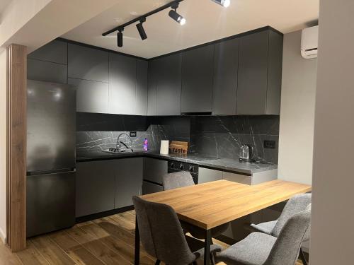 One-Bedroom Apartment image 2