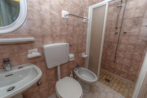 One-Bedroom Apartment (2 Adults) - No Sea View image 5