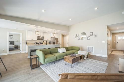 Spacious 18BR 18BA Combined Condos in Traverse City in Williamsburg, USA