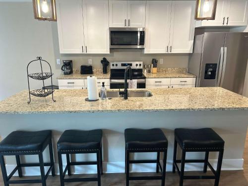 Spacious 8BR 8BA Combined Condos in Traverse City - image 6