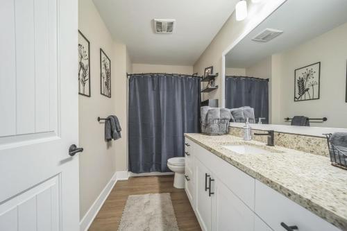 Spacious 8BR 8BA Combined Condos in Traverse City - image 8