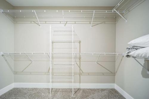 Spacious 8BR 8BA Combined Condos in Traverse City - image 4