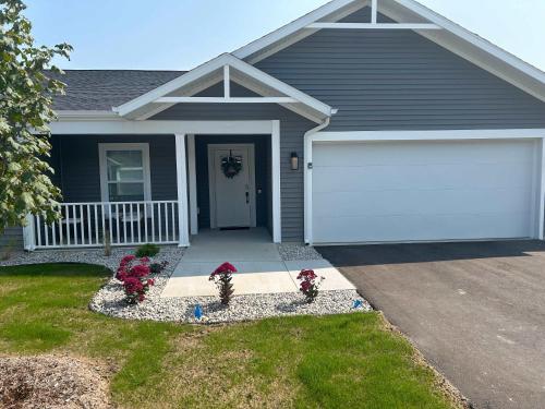 Spacious 8BR 8BA Combined Condos in Traverse City - image 7