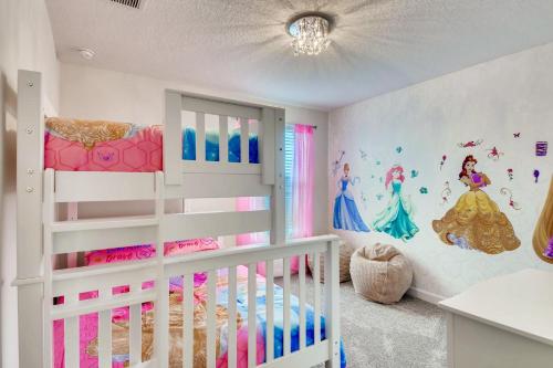 Enchanted Poolside Villa Luxury & Fun Await! - 1552 MC in Davenport, USA