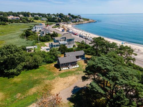 Steps to North Hampton Beach: Cottage w/ Deck! – khách sạn tại Winnacunnet