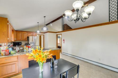 Peek-a-Boo Lake Views and Yard Windham Home in 梅休因