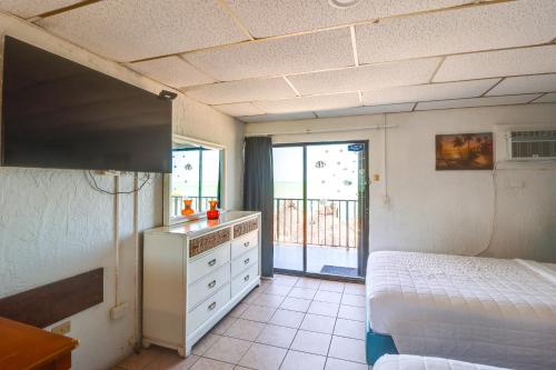 Pool and Beach Access Serene Escape in Layton in Layton, USA
