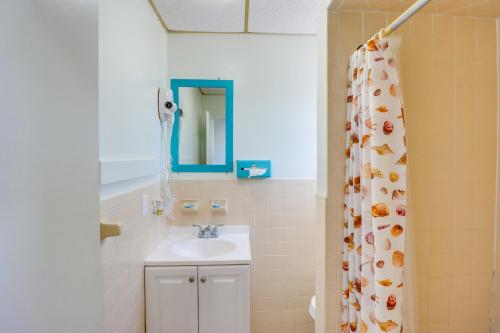 Pool and Beach Access Serene Escape in Layton in Layton, USA