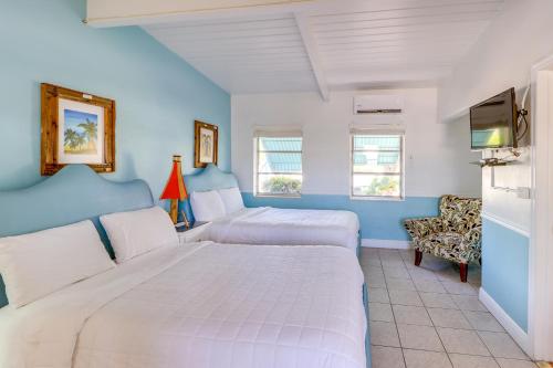 Walk to Pool and Beach Cozy Florida Keys Cottage! in Layton, USA