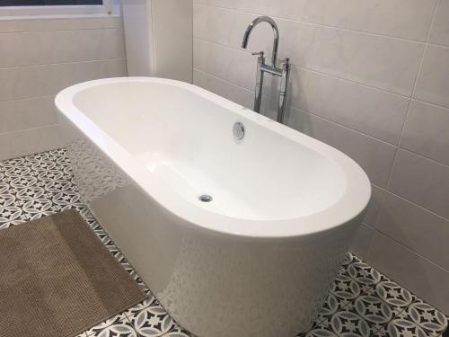 Fareham Heights 5BR, Lrg drive, LazySpa at extra cost, Lux, modern and Comfy in Fareham