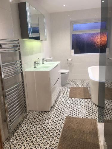 Fareham Heights 5BR, Lrg drive, LazySpa at extra cost, Lux, modern and Comfy in Fareham