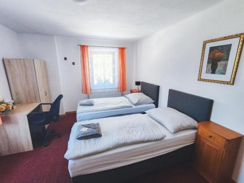 2 bedrooms, 4 beds