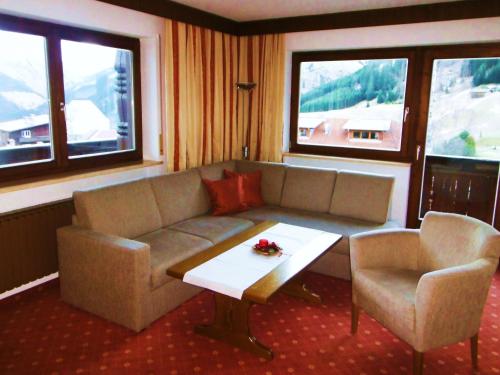 2 bedrooms, 4 beds