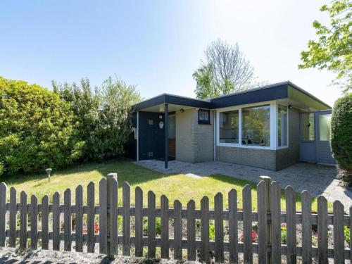  Welcoming bungalow with garden in Sint Maartensvlotbrug