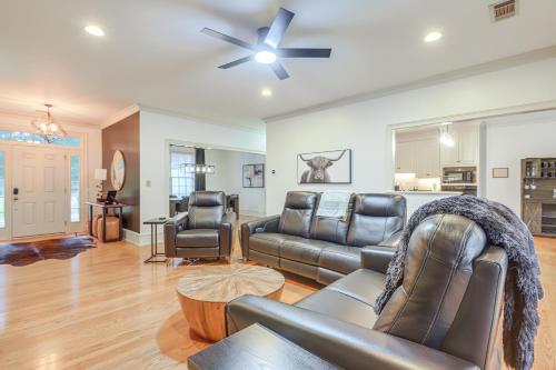 Beautiful Lake Sinclair Retreat with Dock and Deck! in มิลเลจวิลล์ (GA)