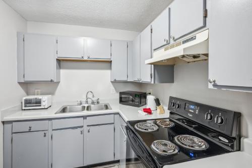 Cornerstone 403 I Cozy And Spacious 1 Bedroom Apt in Louisville, USA