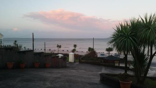 ชายหาด, Halfway House Hotel in เบลย์เกลลี่