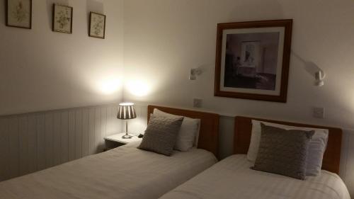 Halfway House Hotel - image 2