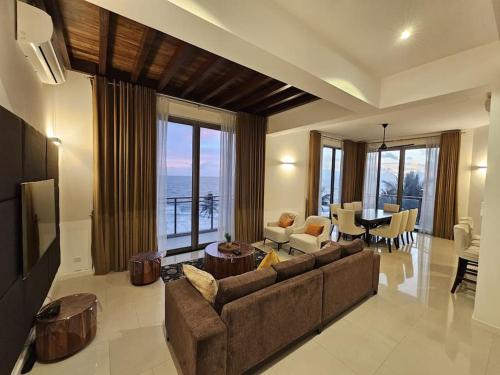 Galle Beach Front Duplex 4 Bed Amazing Sea views – khách sạn tại Bãi biển Galle