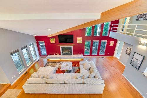 7 Mi to Skiing Lake George Home Near Saratoga in Queensbury, USA