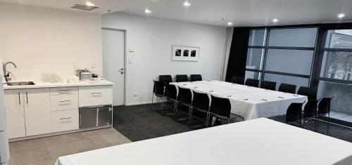 غرفة الاجتماعات/الاحتفالات, Quest Parnell in بارنل