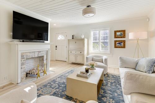 Walk Downtown and Canton Street Roswell Retreat! in Roswell, USA