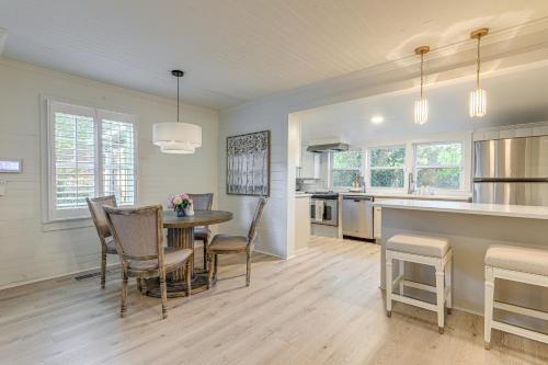 Walk Downtown and Canton Street Roswell Retreat! in Roswell, USA